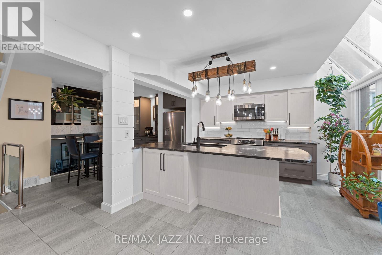 48 - 1 PLACE D'ARMES