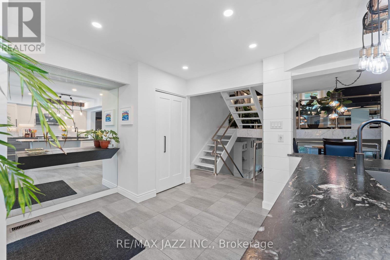 48 - 1 PLACE D'ARMES