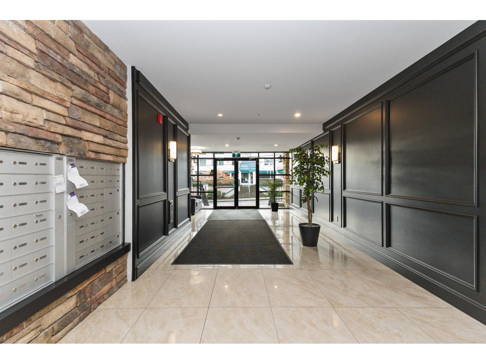 424 2860 TRETHEWEY STREET