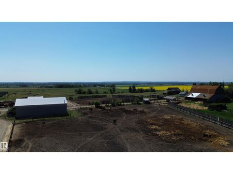 55107 RGE RD 271 Rural Sturgeon County AB T8R1W4