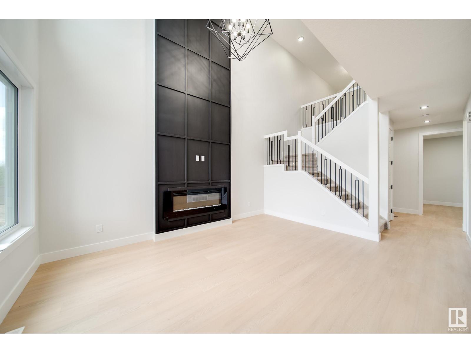 8824 183 AV NW