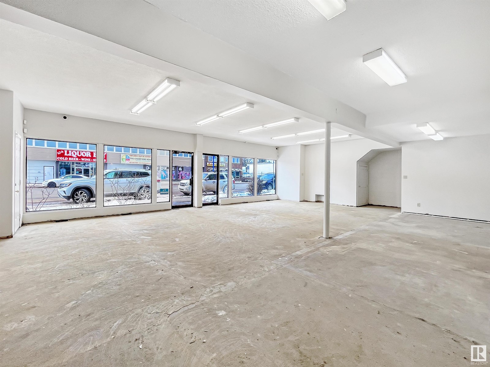 6815 104 ST NW SW