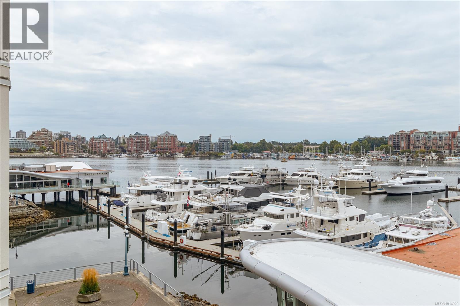 305 11 Cooperage Pl W