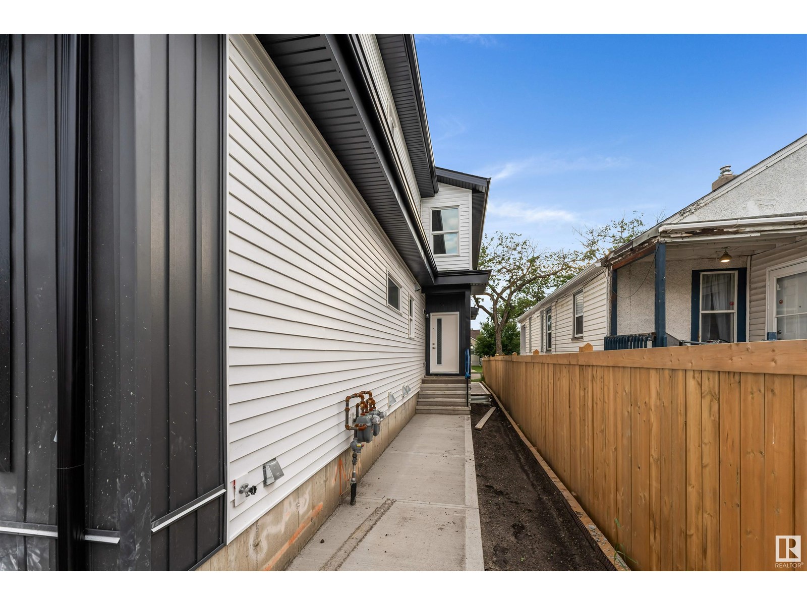 11445 101 ST. NW