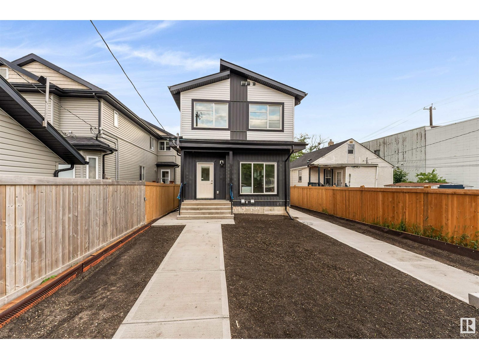 11445 101 ST. NW
