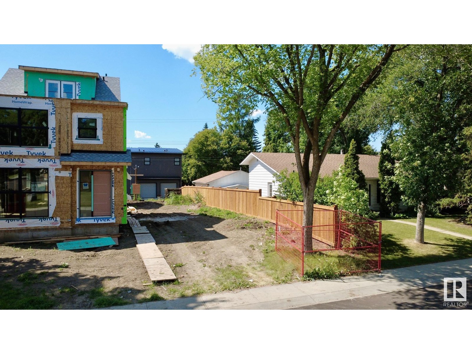 7806 145 ST NW