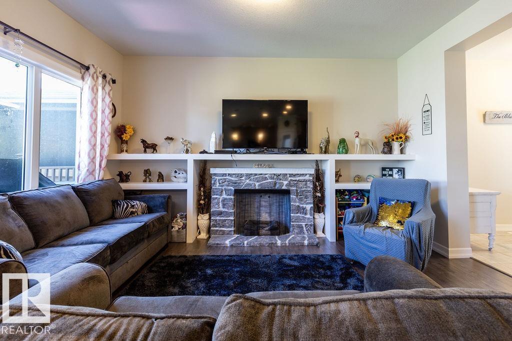 14207 138 ST NW NW