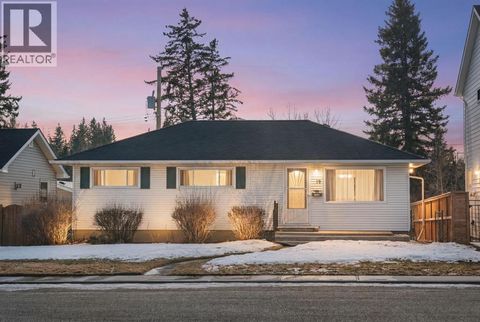 19 Carmangay Crescent NW Calgary AB T2L0S8