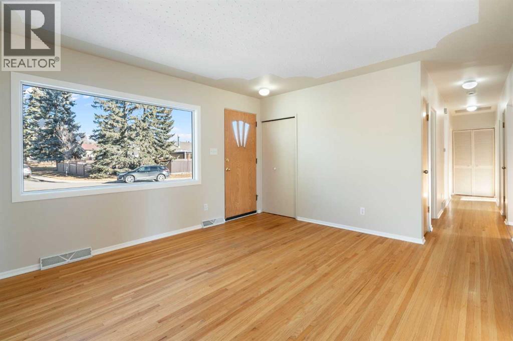 19 Carmangay Crescent NW