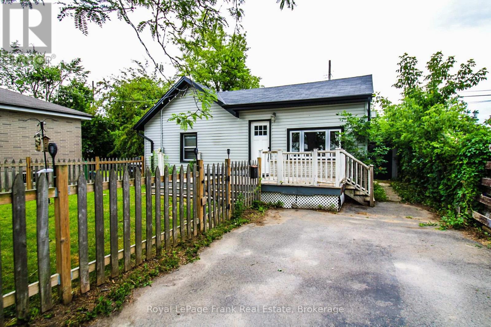 Photo 1 of 21 — 460 HOWDEN STREET, Peterborough (Otonabee Ward 1), ON K9J4B3