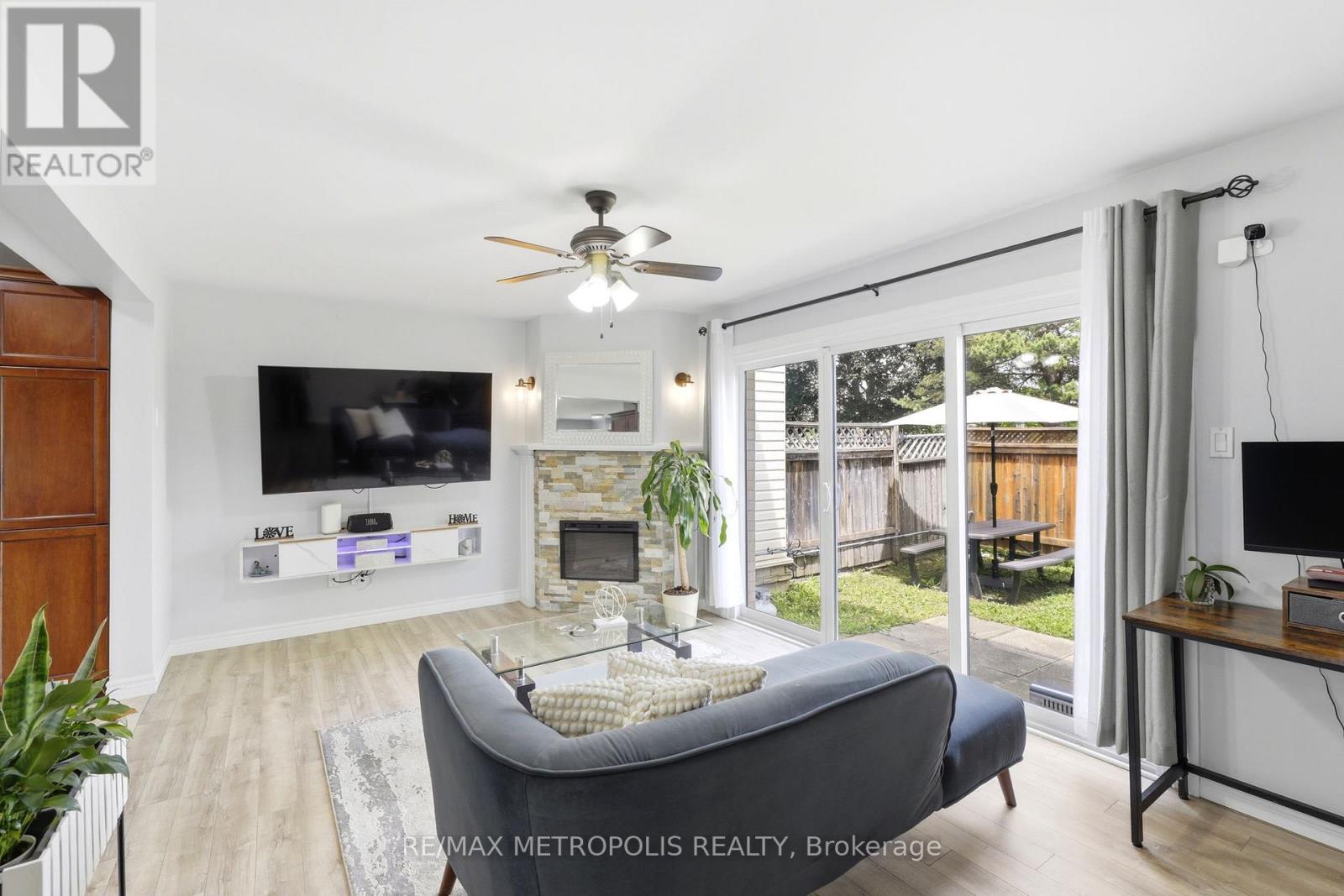 Photo 1 of 17 — 62 - 801 OSGOODE DRIVE Unit 62, London South (South Y), ON N6E2G8