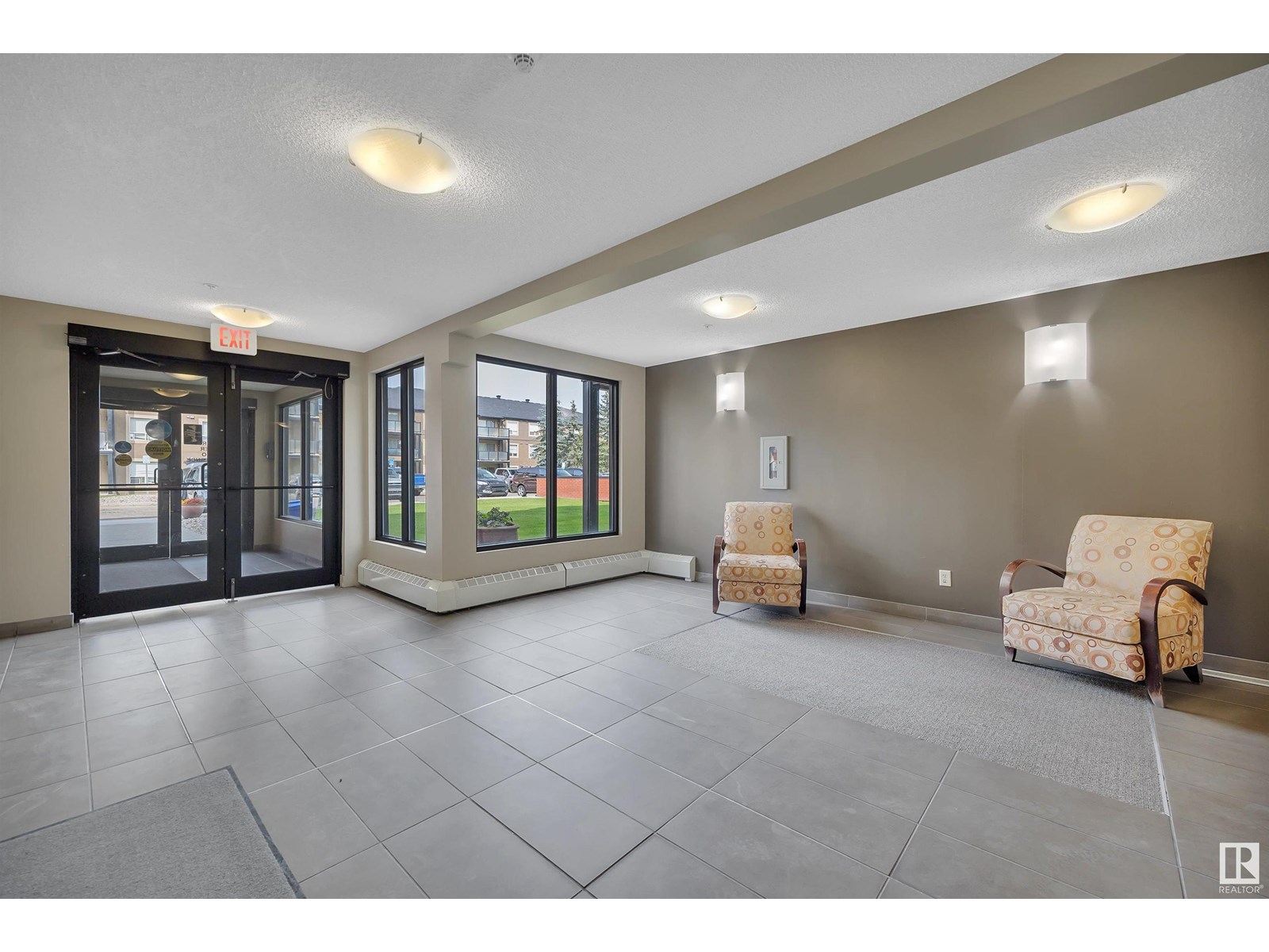 #110 13907 136 ST NW NW