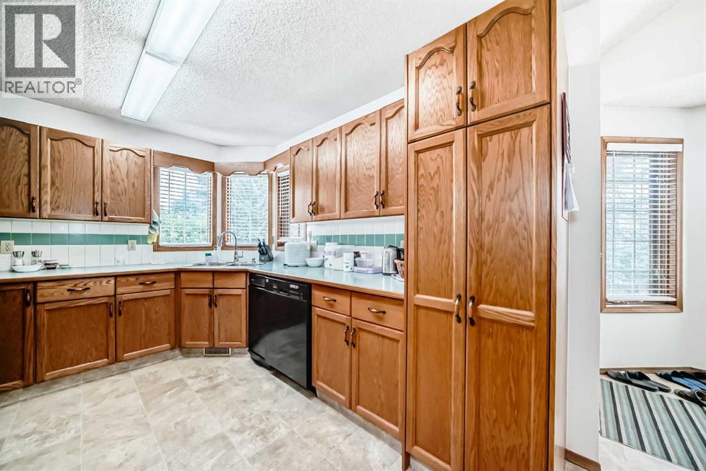 421 Applewood Place SE