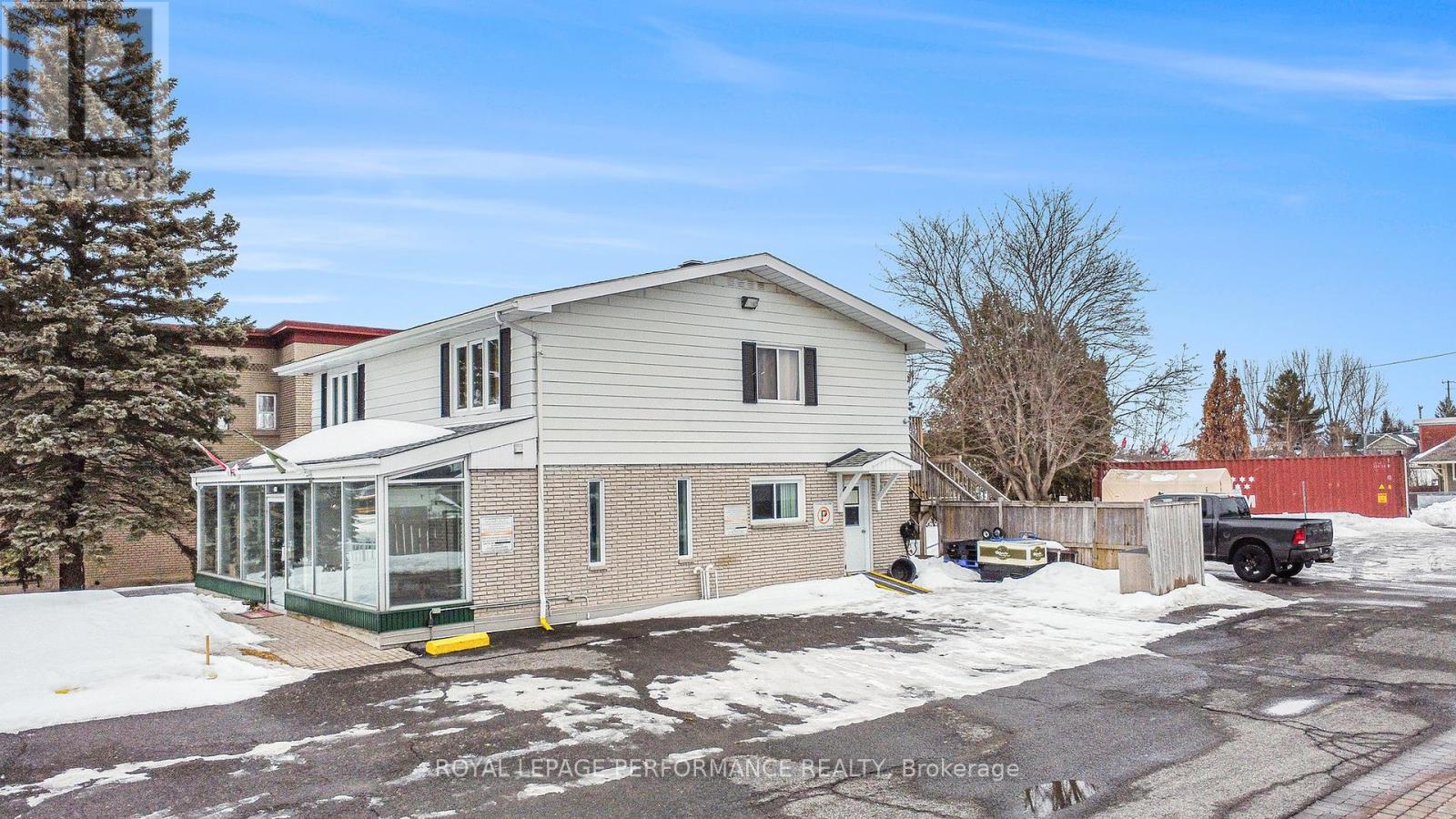 MAIN FLOOR - 711 PRINCIPALE STREET