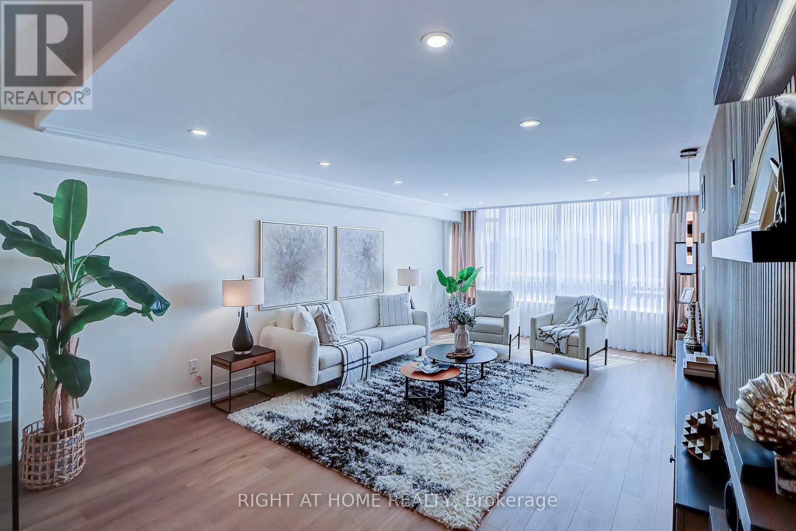 1207 - 130 CARLTON STREET