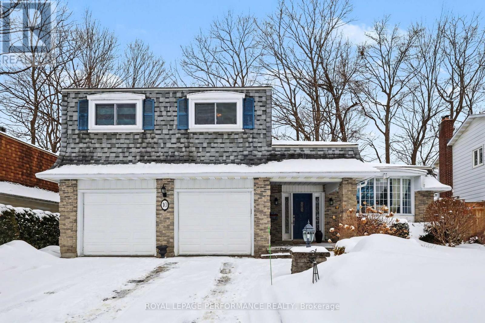 10 OAKHURST CRESCENT