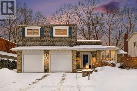 10 OAKHURST CRESCENT Ottawa ON K1B4A6