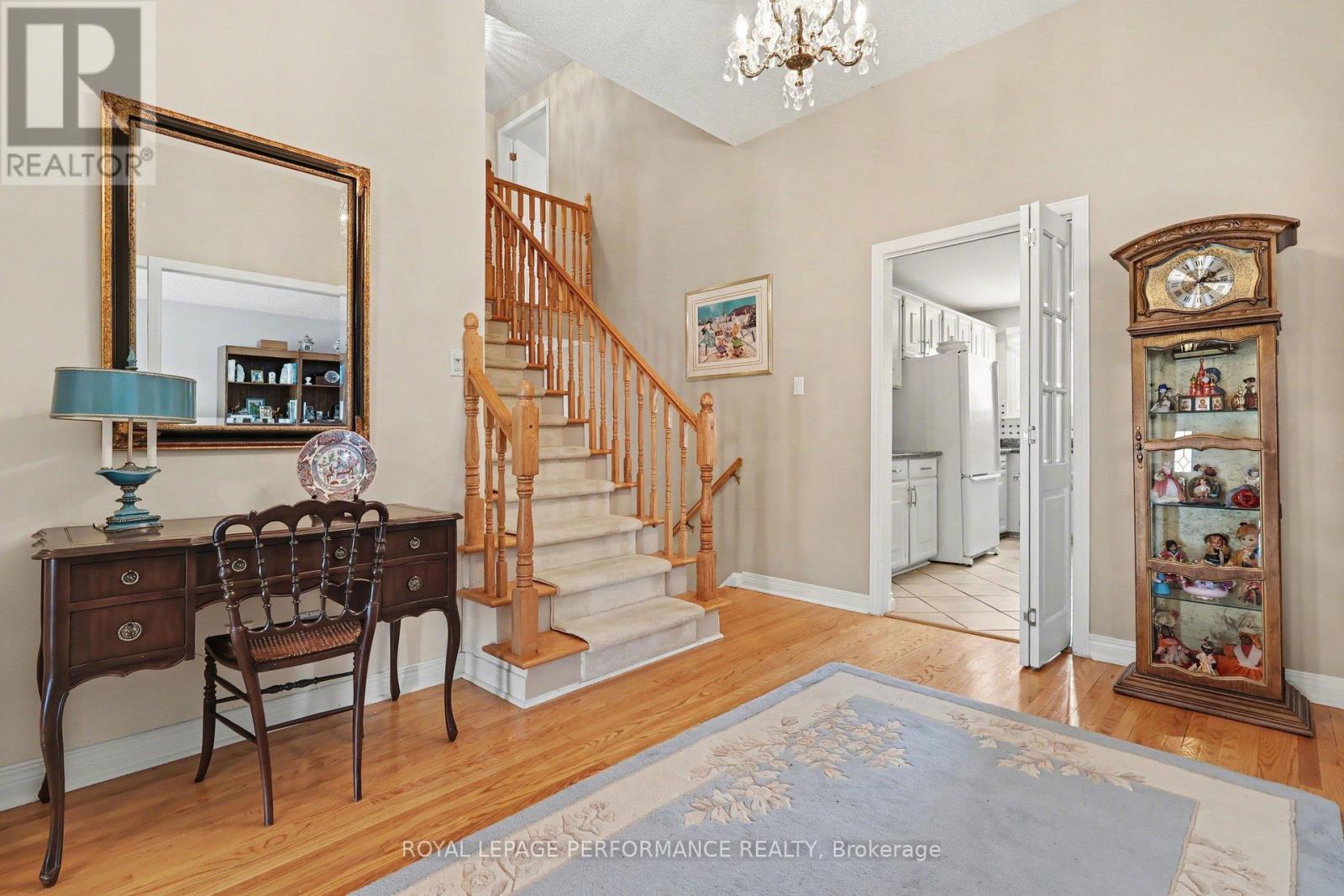 10 OAKHURST CRESCENT