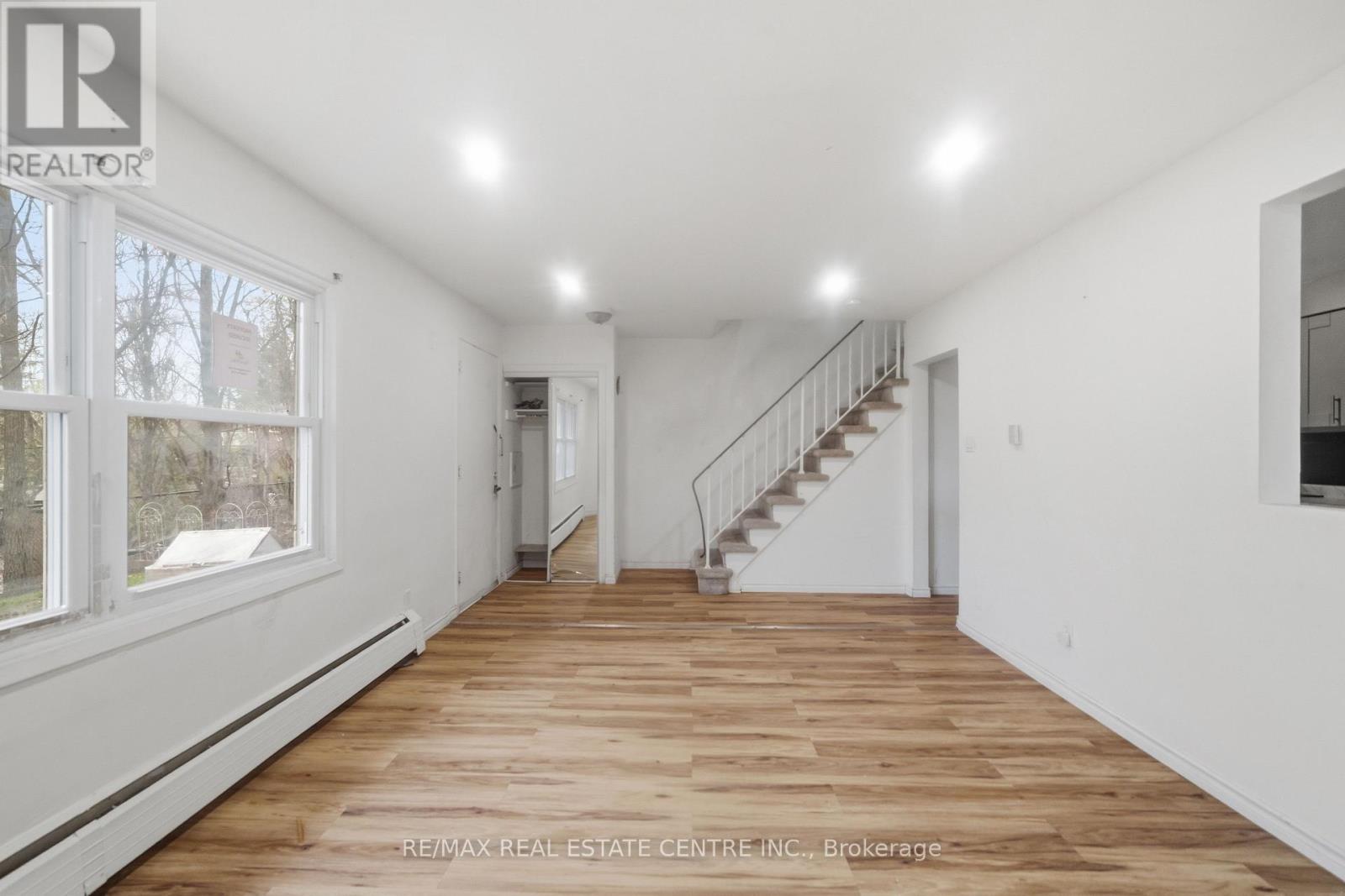 10 - 76 BORDEN PARKWAY