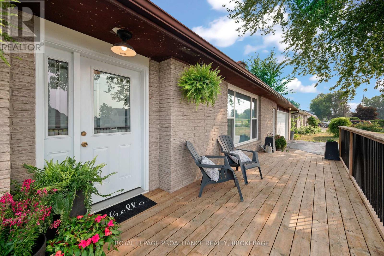 658 COUNTY ROAD 1 E