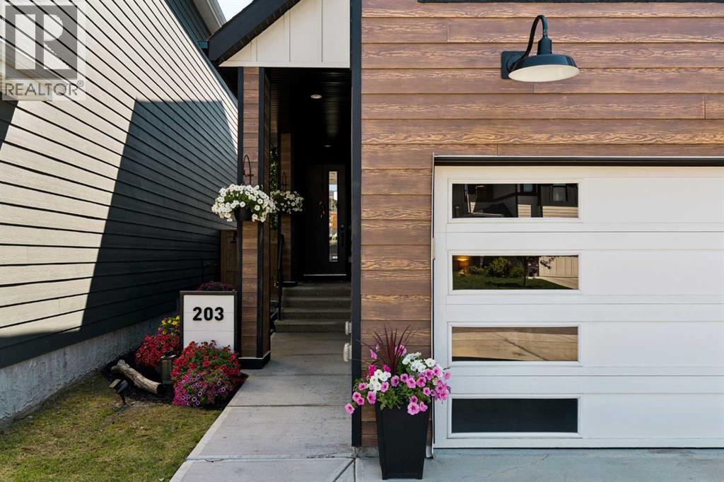 203 Cranbrook Park SE