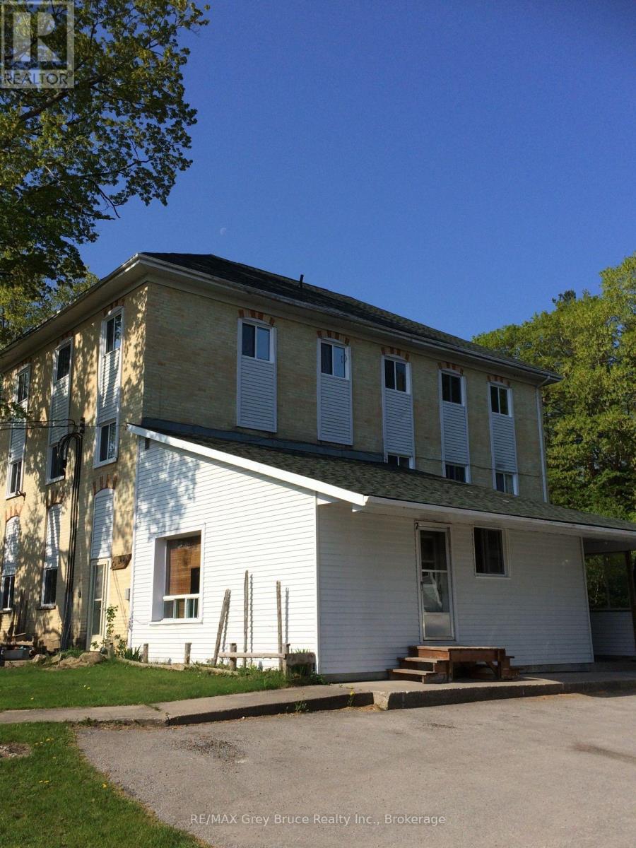 2 - 496 ELIZABETH STREET