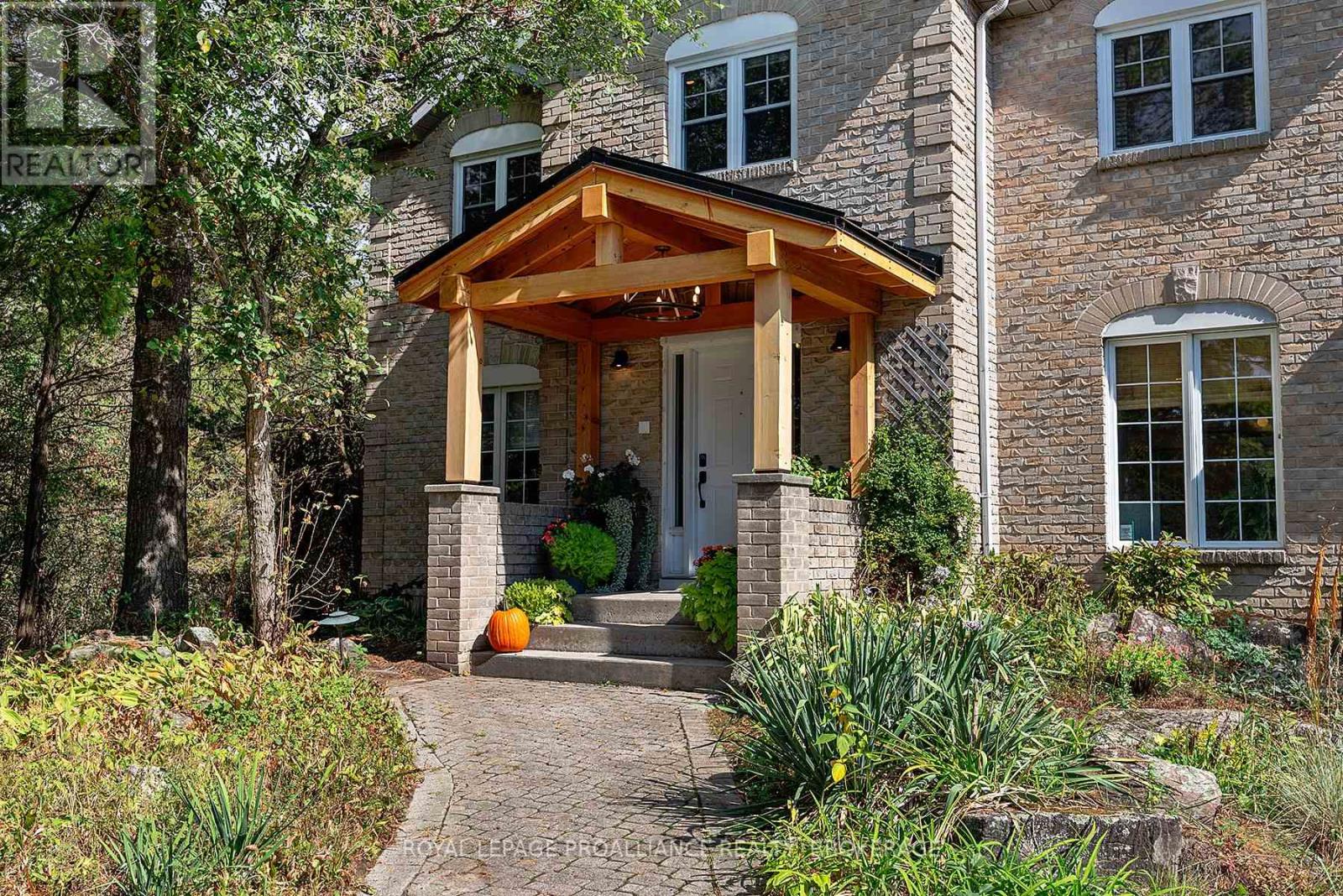 4890 NORTH SHORE CRESCENT