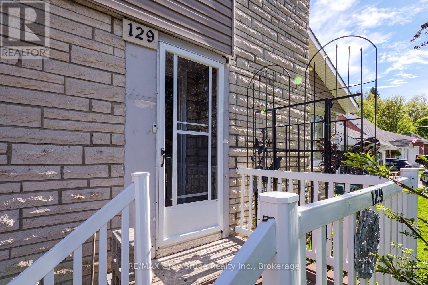 129 3RD A STREET W