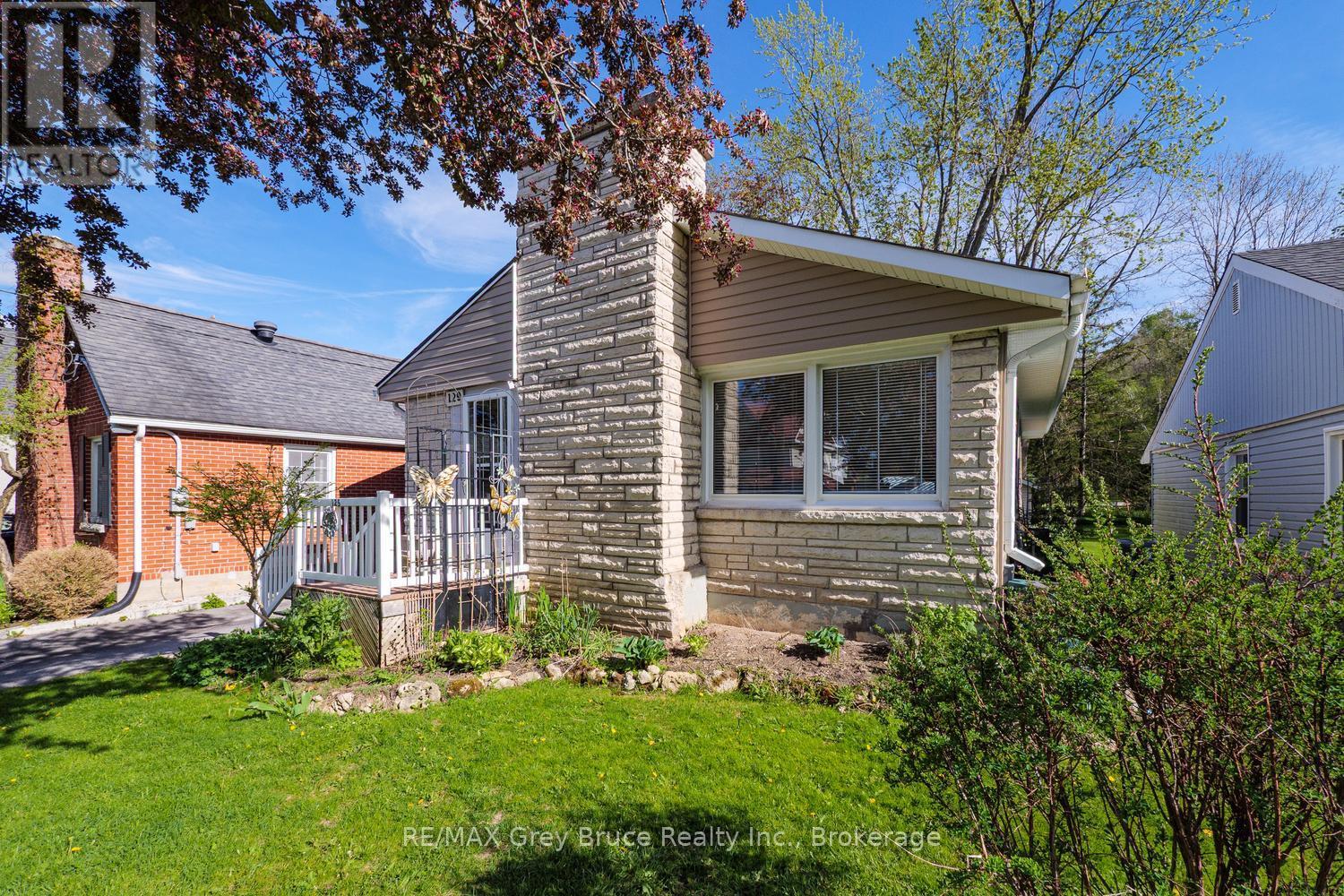 129 3RD A STREET W