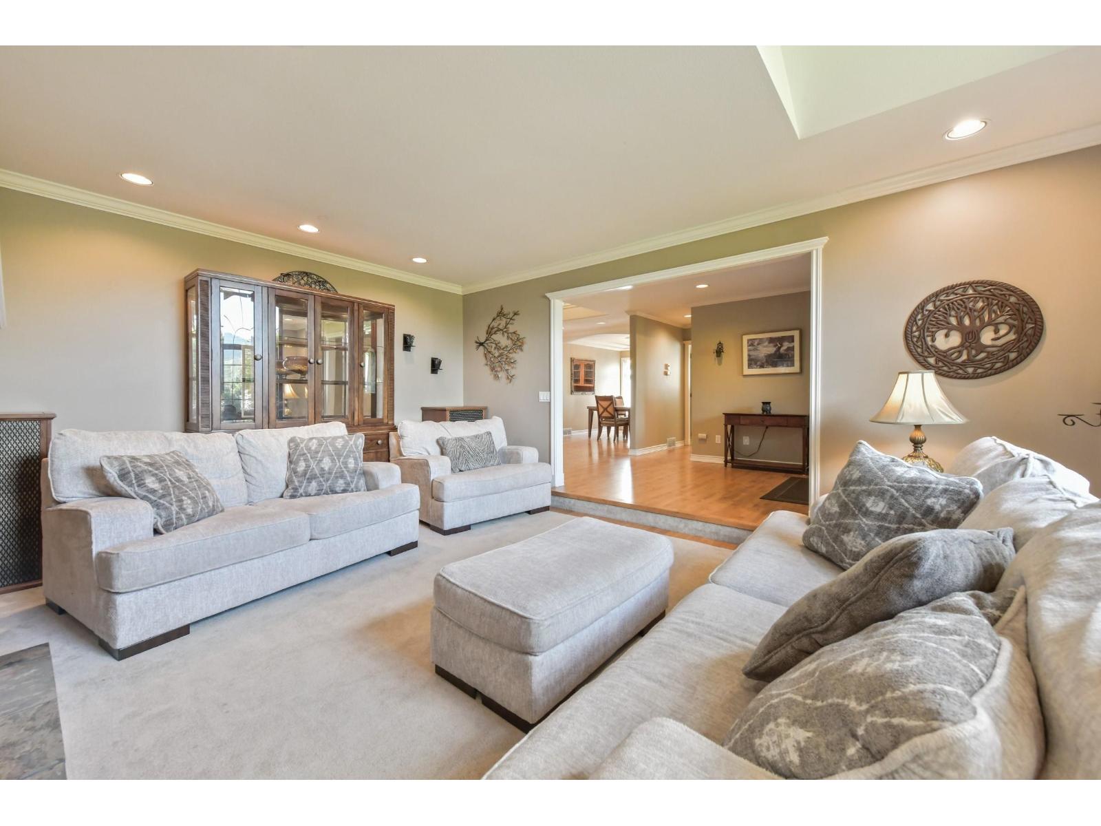 8551 BANNISTER DRIVE