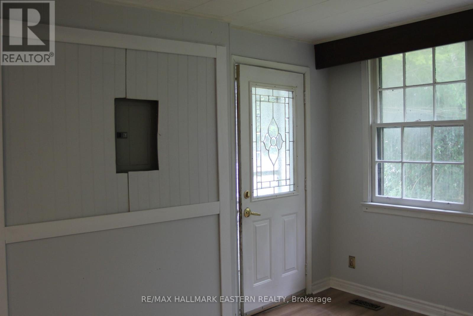 384 KING STREET W