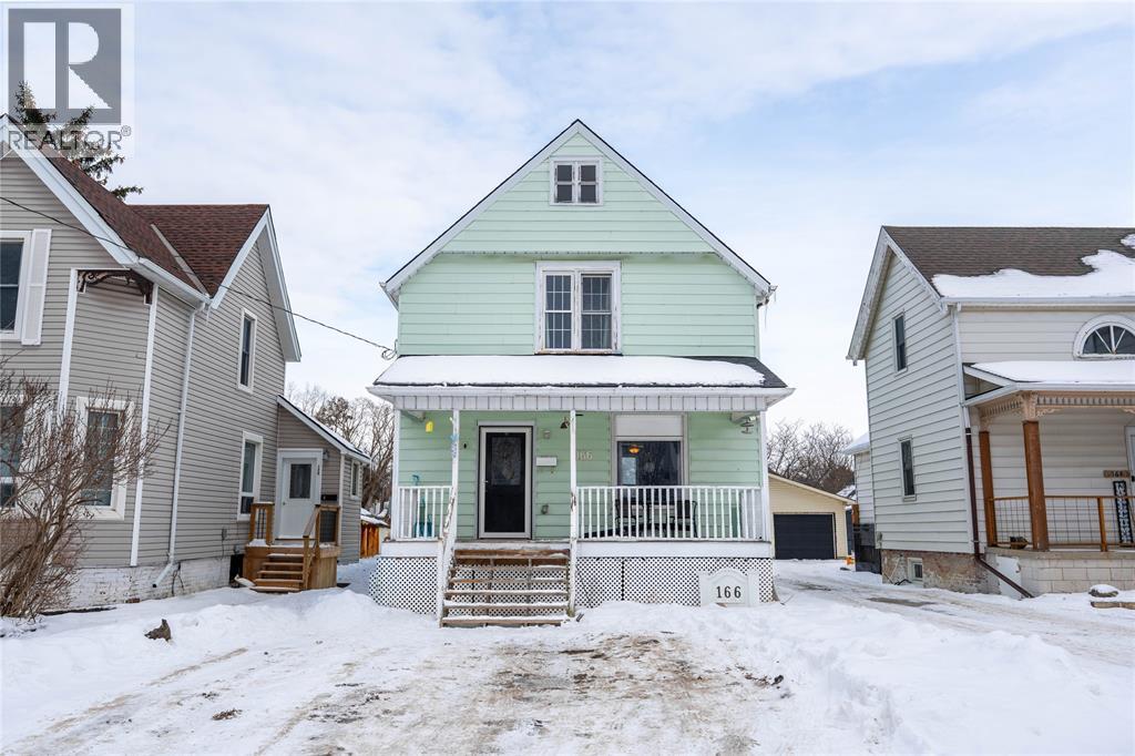 Photo 1 of 30 — 166 JOHN STREET, Sarnia, ON N7T2Y9