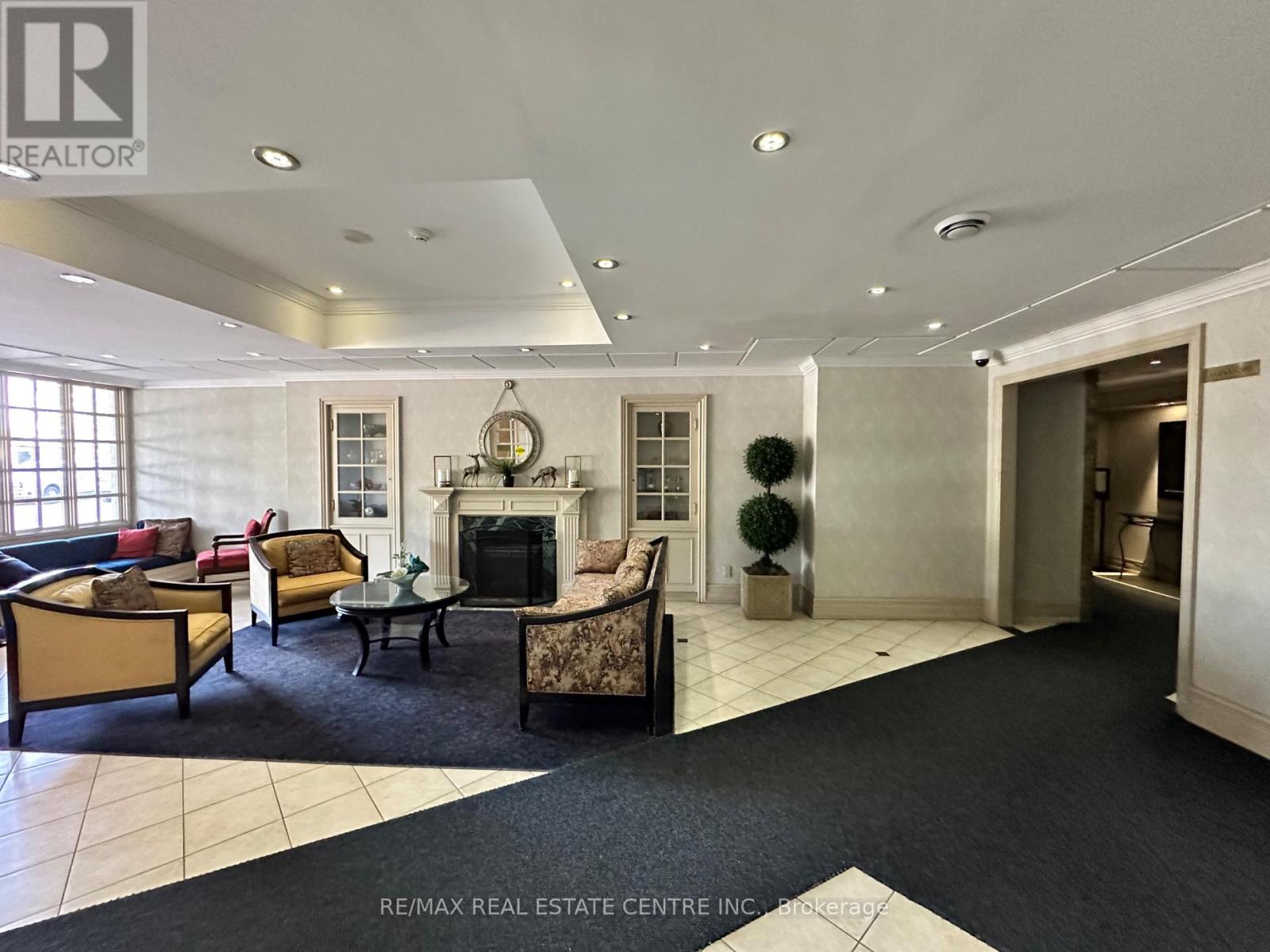 302 - 1360 RATHBURN ROAD E