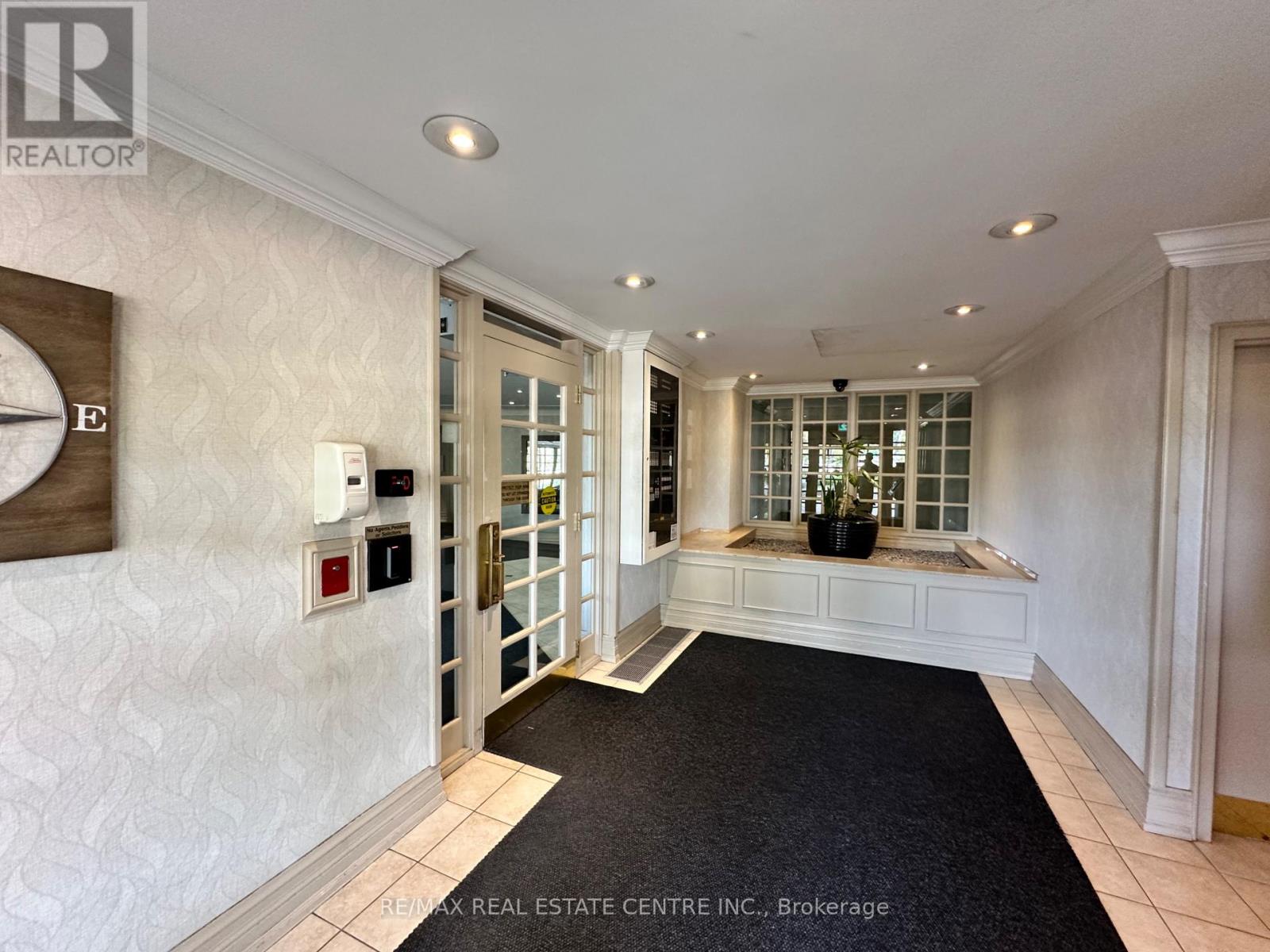 302 - 1360 RATHBURN ROAD E