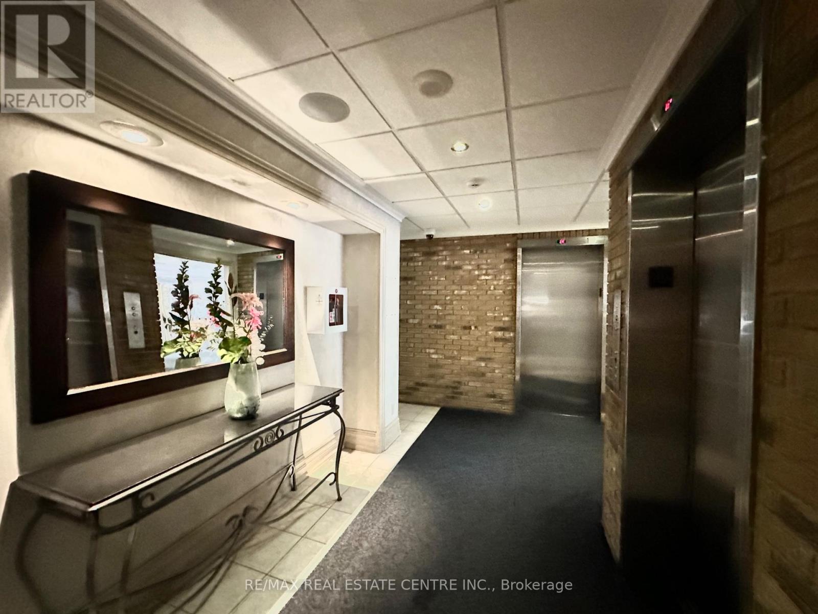 302 - 1360 RATHBURN ROAD E