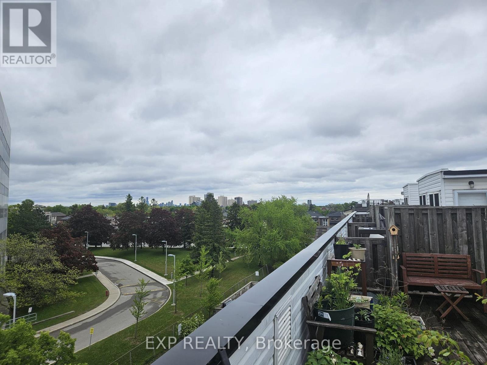 TH 221 - 760 LAWRENCE AVENUE W