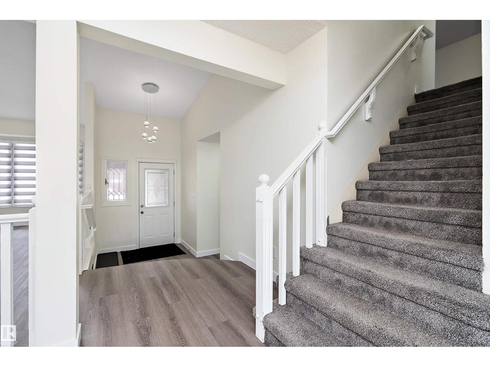 11020 158 AV NW