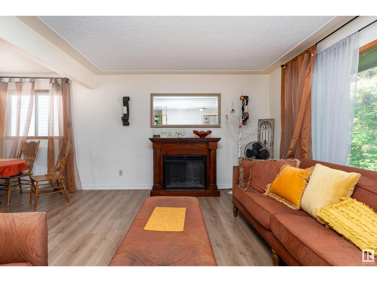10419 10421 78 ST NW