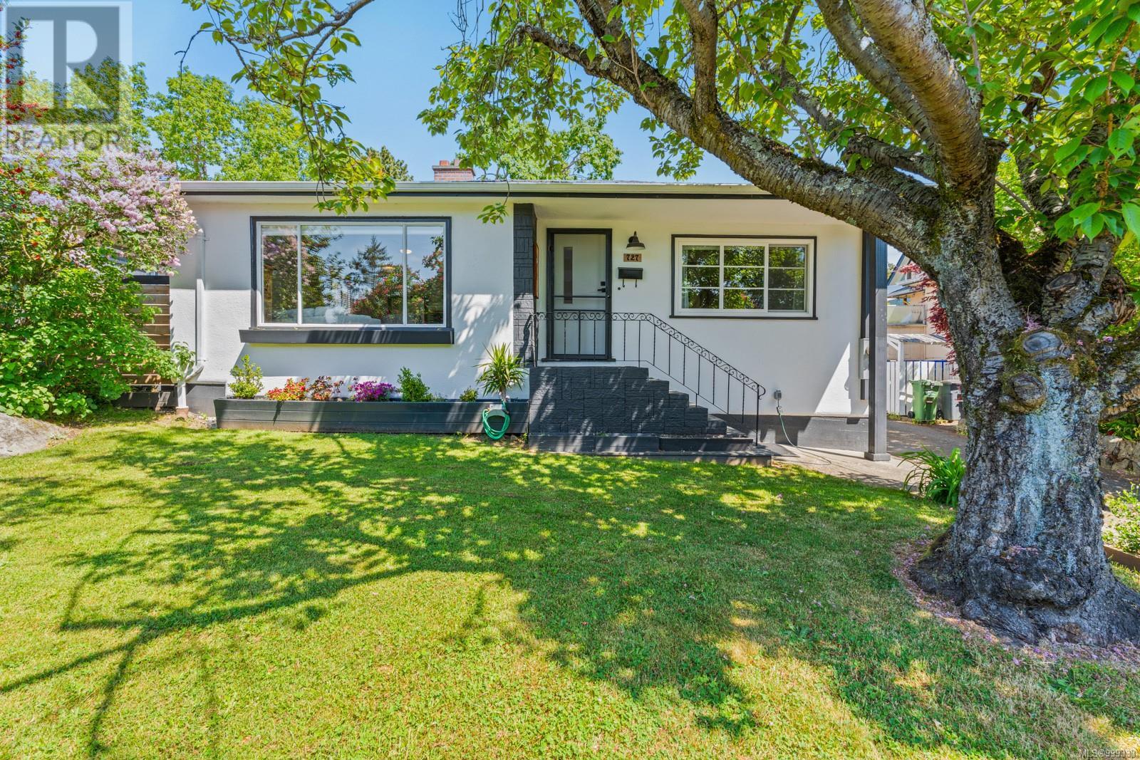 727 Craigflower Rd
