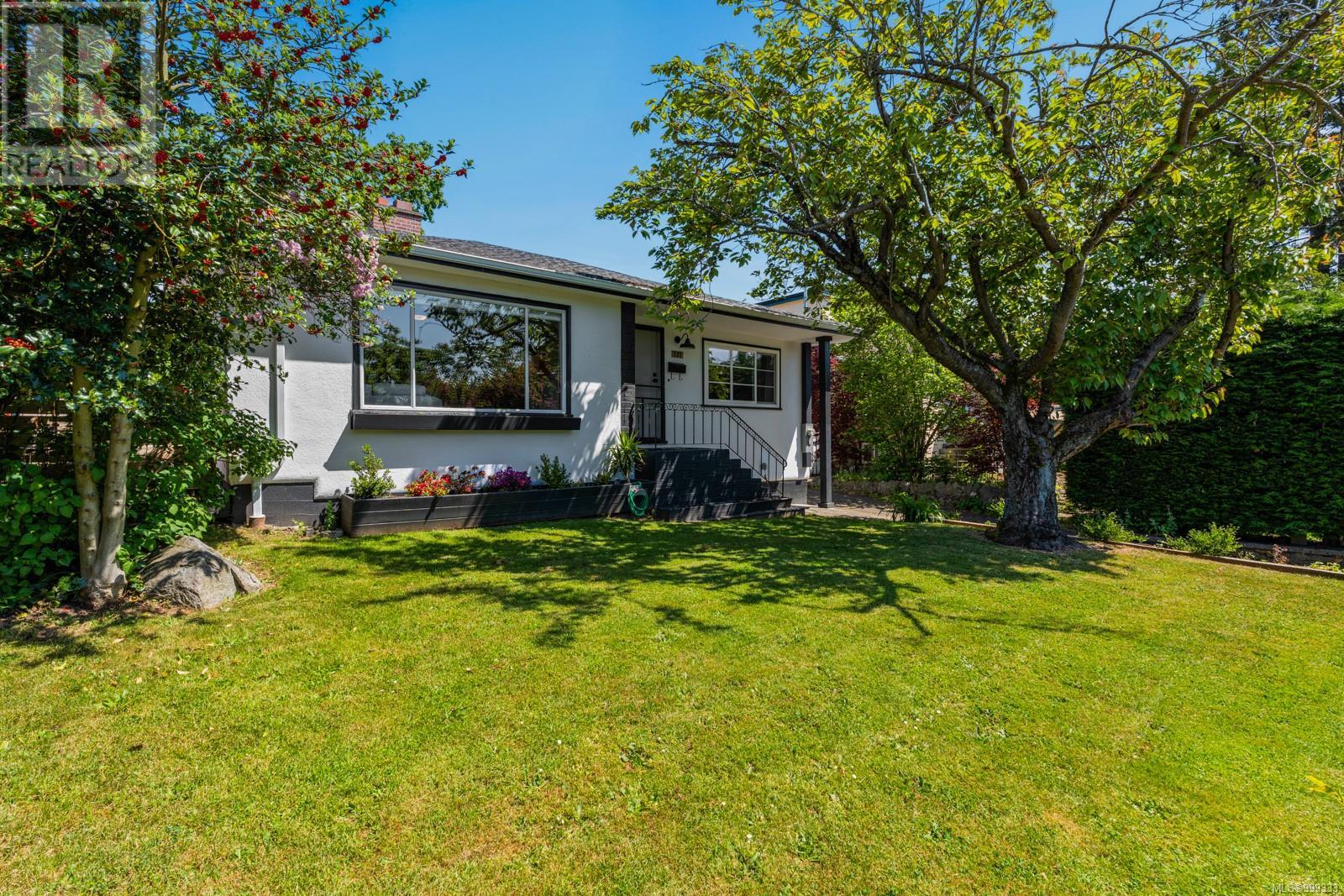 727 Craigflower Rd
