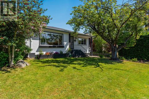 727 Craigflower Rd Victoria BC V9A2W6