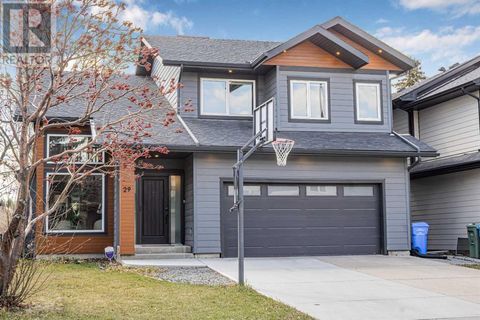 29 Douglasbank Way SE Calgary AB T2Z1W7