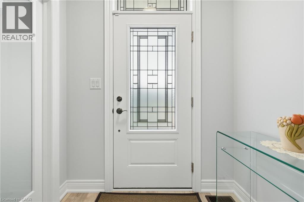 35 BUTLERS Drive N