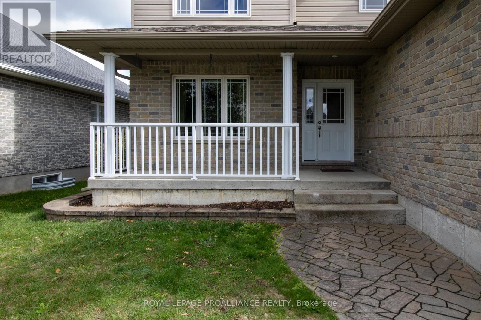 1009 CRESTWOOD DRIVE