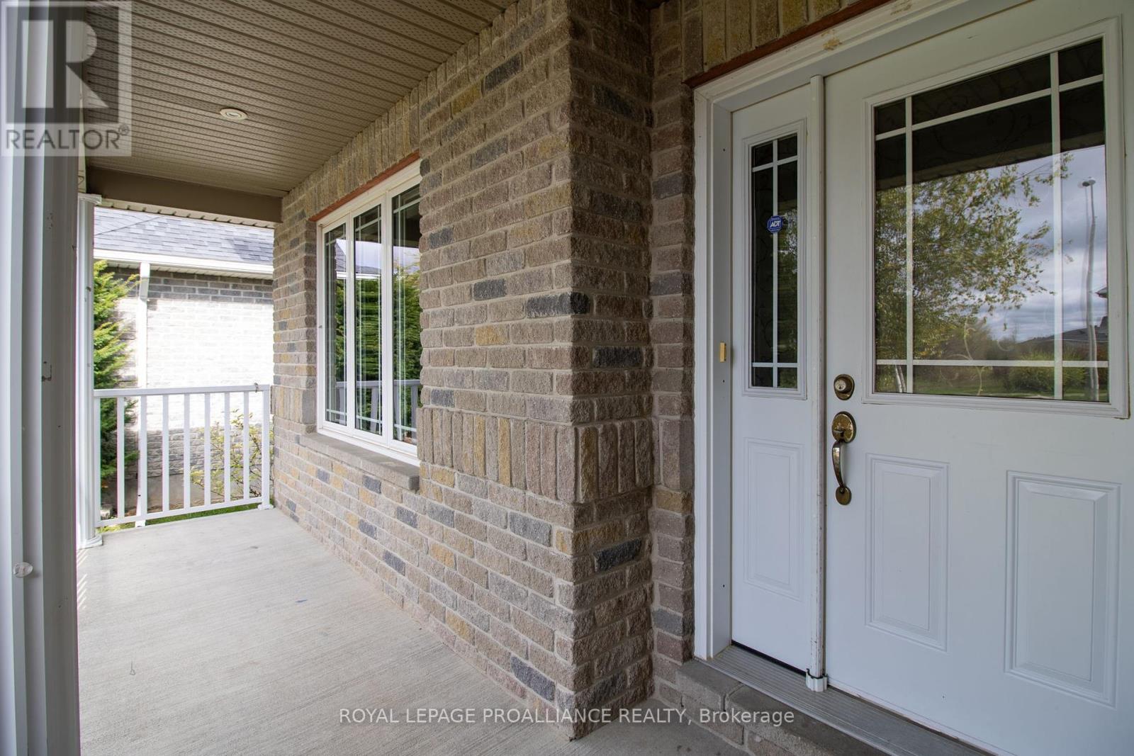 1009 CRESTWOOD DRIVE