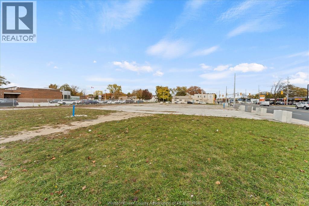 2410-2412 2416-2488 TECUMSEH ROAD West