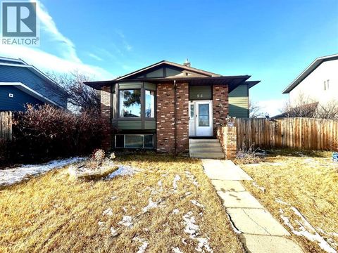 55 Bermuda Close NW Calgary AB T3K1G4