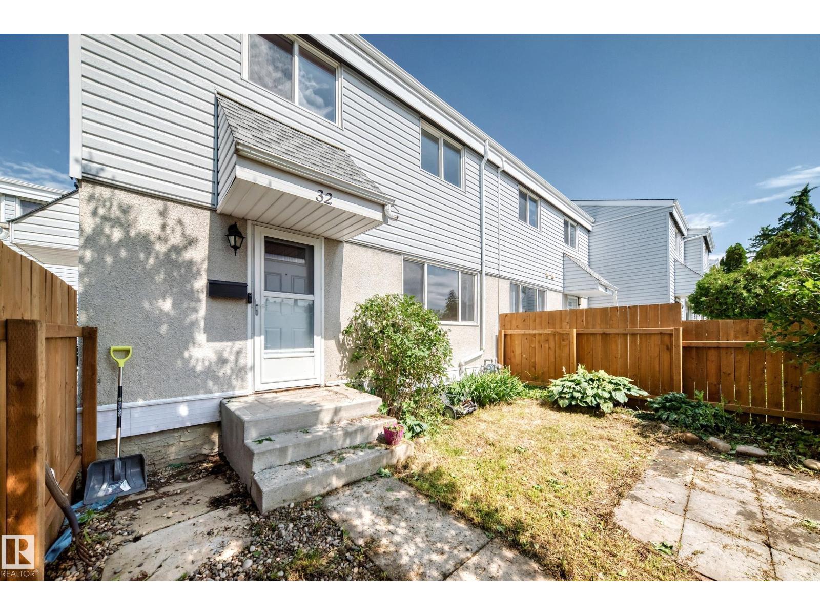 32 MCLEOD PL NW