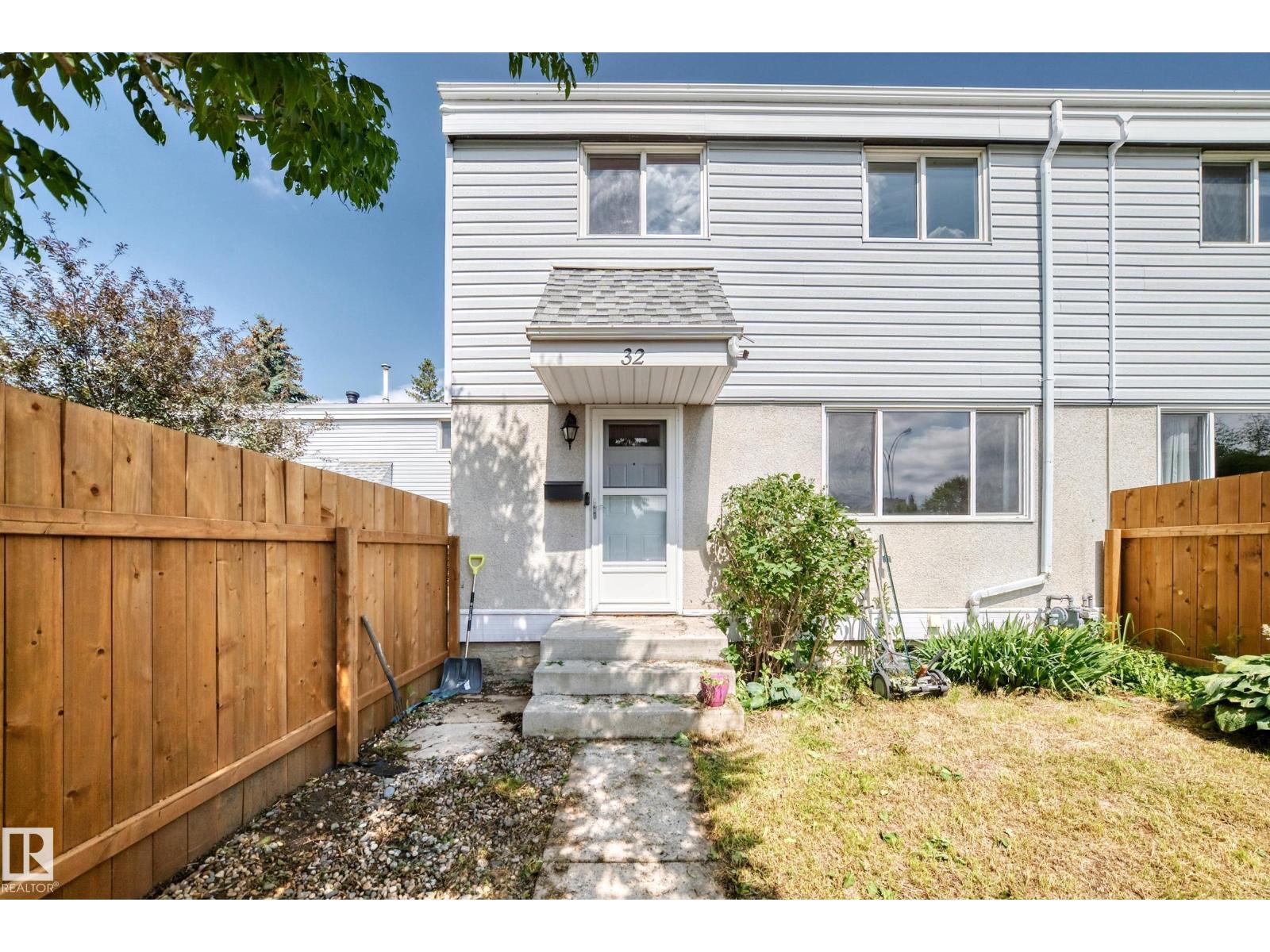 32 MCLEOD PL NW