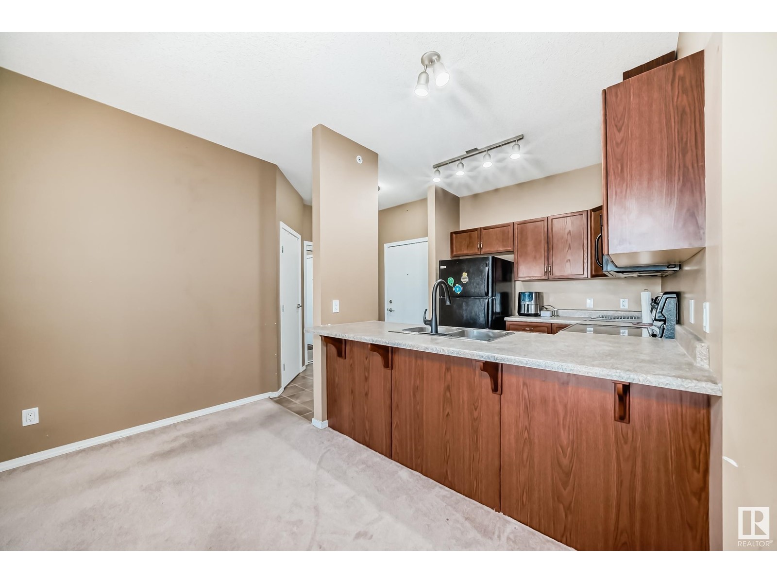 #409 4316 139 AV NW
